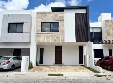 Casa · 164m² · 3 Recámaras · 2 Estacionamientos · Casa Nueva en Residencial Arbolada en Venta o Renta