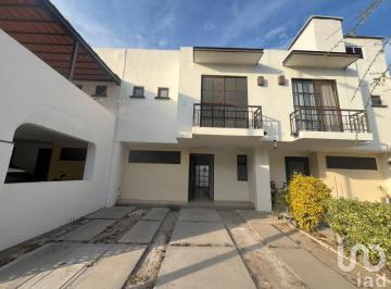 Casa · 106m² · 3 Recámaras · 2 Estacionamientos · Casa en Venta en La Yesca