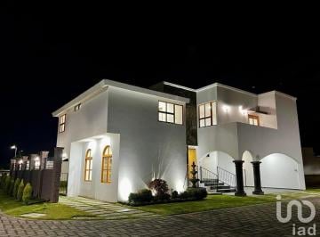 Casa · 300m² · 3 Recámaras · 3 Estacionamientos · Venta Residencia Campestre Atlixco Puebla.