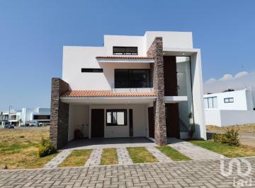 Casa · 239m² · 3 Recámaras · 2 Estacionamientos · Venta Casa Campestre Fracc Las Memorias Atlixco Puebla