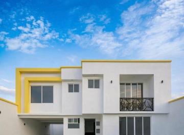 Casa · 390m² · 4 Recámaras · 4 Estacionamientos · Casa en Cacalomacan