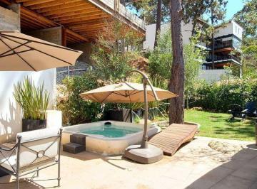 Casa en condominio · 543m² · 3 Recámaras · 4 Estacionamientos · Casa en Venta en Copropiedad en Avandaro