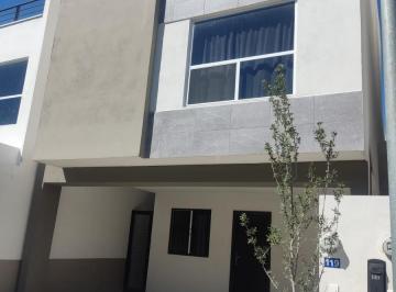 Casa · 160m² · 3 Recámaras · 2 Estacionamientos · Casa de Tres Niveles en Venta - Residencial Acanto Sector Roble – Apodaca
