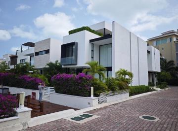 Casa · 430m² · 3 Recámaras · 2 Estacionamientos · Casa en Venta/renta, 3 Recámaras, 2 Estudios Tv, Roof Top, Isla Dorada, Zona Hotelera, Cancún
