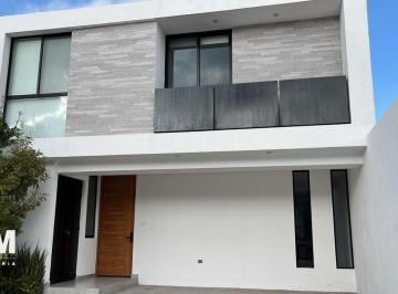 Casa · 160m² · 3 Recámaras · 2 Estacionamientos · Casa en Renta en Forjareal