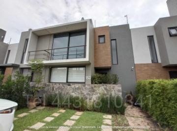 Casa · 140m² · 3 Recámaras · 2 Estacionamientos · Casa en Privado, en Vistas Altozano, 3 Recamaras, Incluye Persianas y Mant.