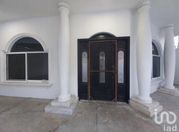 Casa · 260m² · 2 Recámaras · 4 Estacionamientos · Casa en Venta en El Centro de San Bartolo Coyotepec, Oaxaca.