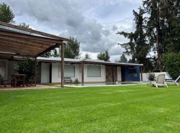 Casa de 4 habitaciones, Valle de Bravo · Renta de Casa en San Mateo Acatitlan, Valle de Bravo