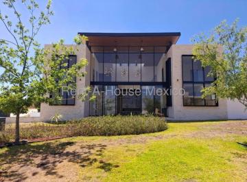 Casa de 3 habitaciones, El Marqués · Casa en Renta en Mayorazgo