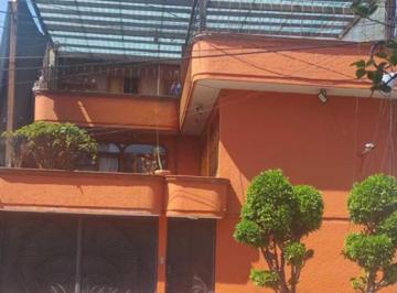 Casa de 4 habitaciones, Nezahualcóyotl · Casa en Venta en Calle Alamos, Colonia Metropolitana, Nezahualcóyotl