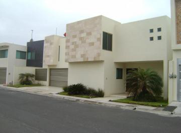 Casa · 325m² · 3 Recámaras · 2 Estacionamientos · Casa en Venta, Fracc. Lomas del Sol
