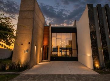 Casa · 214m² · 3 Recámaras · 2 Estacionamientos · Casa en Pre Venta en Lomas de Angelopolis III, Cascatta Cluster con Alberca.