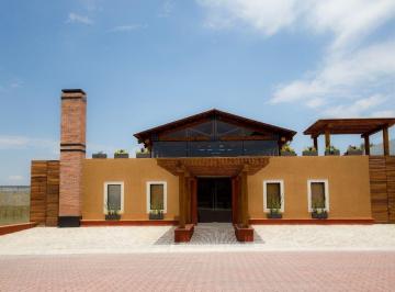 Local comercial , Corregidora · Local Restaurante en Venta o Renta en Las Trojes 744 m²