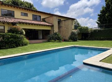 Casa · 872m² · 6 Recámaras · 3 Estacionamientos · Casa en Venta en Fraccionamiento Jardines de Ahuatepec Vigilancia 24 Hrs Cuernavaca Morelos