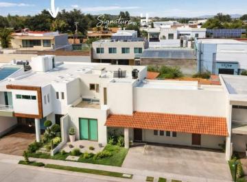 Casa en condominio · 389m² · 3 Recámaras · 3 Estacionamientos · Residencia Premium Frente Al Parque Metropolitano