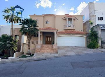 3b4d822187dd70b8e8aae3ddecf19ed17782bdf8be90340d2311c6c1670d99f7 · Casa en Venta con Alberca y Amplios Espacios, Puerta de Hierro Chihuahua