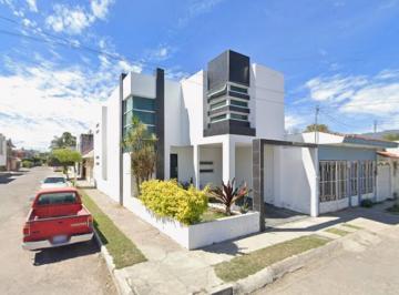 Casa de 3 habitaciones, Tepic · Venta de Casa en Colonia Lagos del Country, Tepic, Nayarit.