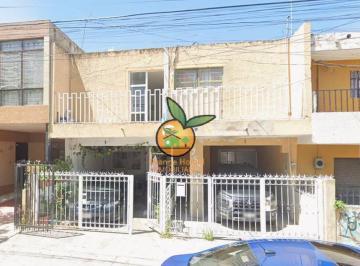 Casa de 4 habitaciones, Zapopan · Excelente Oportunida de Negocio, Casa Dúplex en Venta en El Vigía