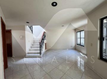 Casa de 3 habitaciones, Zapopan · Renta Casa en Coto Privado de 3 Unidades, Ambiente Familiar, Ubicación, Contrato por 2 Años