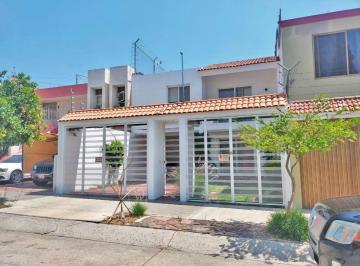 Casa de 4 habitaciones, Zapopan · Casa en Venta La Estancia, Zapopan