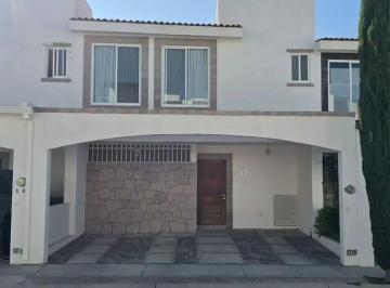 50e4b80eb0278b02da39174cb2fe7468555c82ca200ed0708b32293eb39886bb · Casa con Recámara en Planta Baja y Terraza en San Miguel de Allende