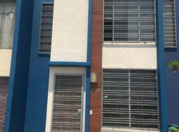 Casa de 3 habitaciones, Tonalá · Casa en Venta en Conjunto Colinas de Tonala