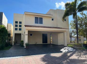 Casa · 337m² · 2 Estacionamientos · Casa en Venta – Náutico Residencial, Altamira