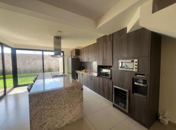 Casa · 209m² · 3 Recámaras · 3 Estacionamientos · Casa en Venta en Juriquilla, Querétaro.