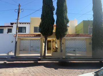Casa · 260m² · 3 Recámaras · 2 Estacionamientos · Venta Casas Queretaro Colinas del Cimatario