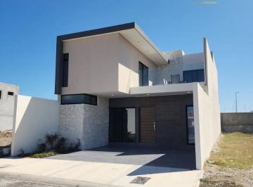 Casa · 172m² · 3 Recámaras · 2 Estacionamientos · Venta Casa en Fraccionamiento Lomas del Mediterráneo con Alberca