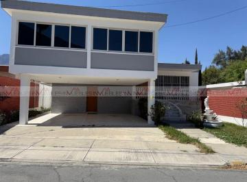 Casa · 468m² · 4 Recámaras · 4 Estacionamientos · Casa en Venta en Monterrey
