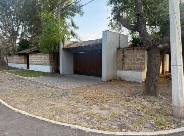 Casa de 4 habitaciones, Querétaro · Residencia de un Piso con Paneles Solares y Potencial Ilimitado en Jurica – Sobre Sabinos