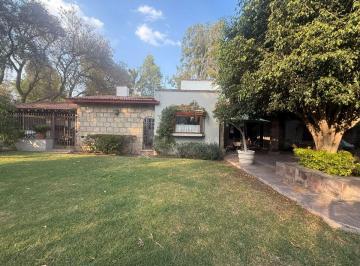 Casa de 4 habitaciones, Querétaro · Residencia en Sabinos Jurica con Terreno de 1,200 m² (Un Solo Piso)