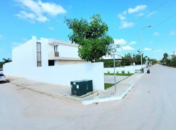 b9faacfbc700ff1b63f4ec8a0c56daf9d316a344633e6d5314ebc4fb75700871 · Casa en Esquina en Dzityá | Amplio Terreno + Piscina | Entrega Inmediata