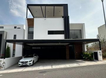 Casa · 350m² · 3 Recámaras · 3 Estacionamientos · Casa en Fraccionamiento Zibatá