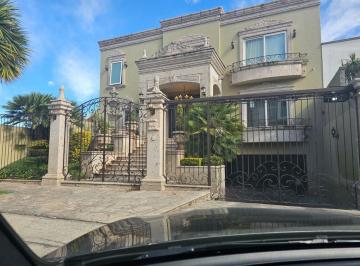 Casa · 938m² · 4 Recámaras · 6 Estacionamientos · Residencia Venta Cd. Bugambilias