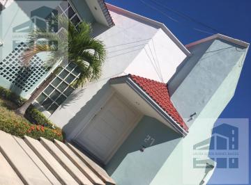 Casa · 375m² · 2 Recámaras · 2 Estacionamientos · Casa en Fraccionamiento Costa de Oro