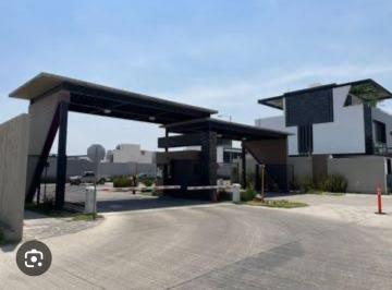 Terreno / Lote · 211m² · 4 Recámaras · Casa en Fraccionamiento Valle Imperial, Coto Cerezo 34.