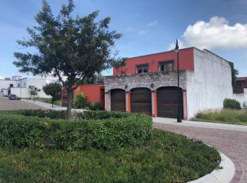Casa · 700m² · 8 Recámaras · 4 Estacionamientos · Casa en Mexiquito