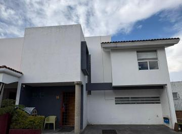 Casa de 3 habitaciones, Zapopan · Casa en Venta Ávila Camacho, Zapopan