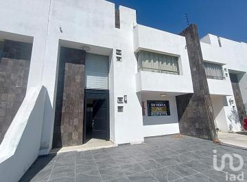 Casa · 136m² · 3 Recámaras · 2 Estacionamientos · Casa en Venta en Puerta del Sol