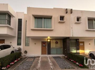 Casa · 113m² · 3 Recámaras · 2 Estacionamientos · Casa en Venta en Natura Bosque Residencial 3 Recamaras, Zapopan, Jalisco