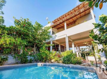 Casa · 300m² · 3 Recámaras · 2 Estacionamientos · Casa en Venta en Esperanza Verde, Puerto Escondido