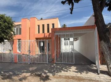 Casa · 244m² · 3 Recámaras · 3 Estacionamientos · Renta de Casa Cerca de Av Universidad Queretaro