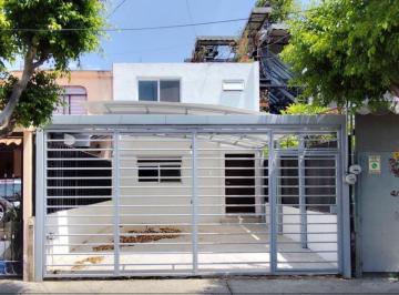 Casa de 2 habitaciones, Zapopan · Casa con 116 m² Superficie de Terreno y 2 Recámaras en Venta, Arboledas