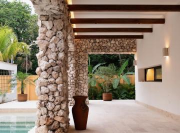 Casa · 490m² · 4 Recámaras · 3 Estacionamientos · Casa Lujosa en Lagos del Sol / Luxurious Home in Lagos del Sol