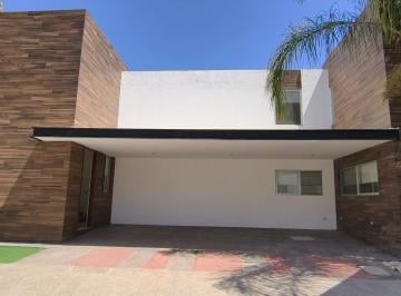 Casa · 310m² · 4 Recámaras · 3 Estacionamientos · Casa - Aguascalientes