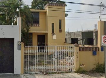 Casa · 176m² · 2 Recámaras · 2 Estacionamientos · Casa en Venta Colonia Petrolera