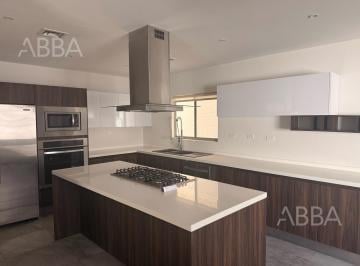Casa · 300m² · 3 Recámaras · 2 Estacionamientos · Casa - Fraccionamiento Las Canteras