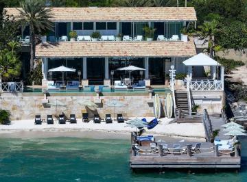 Casa · 1028m² · 6 Recámaras · 4 Estacionamientos · Casa en Venta Cancun con Playa de 6 Recamaras de Lujo con Playa